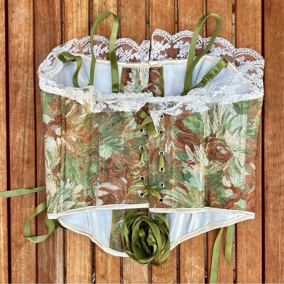 Floral Corset - Picture 2 of 2